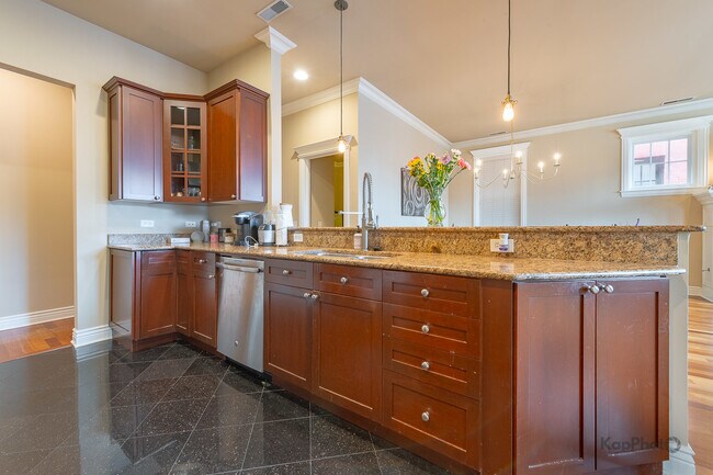 Building Photo - 1148 W Monroe St