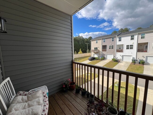 Building Photo - Stunning 3BD, 2.5BA Raleigh Townhome with ...