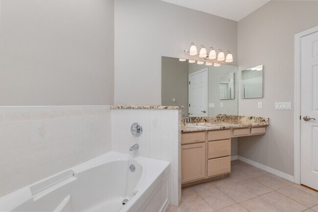 Building Photo - 308 Espana Ct