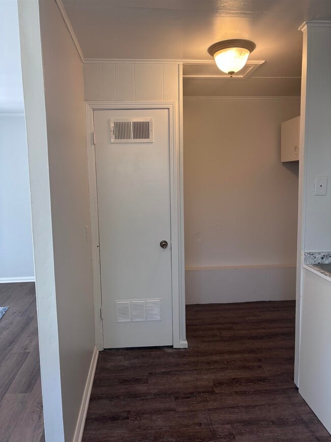 Building Photo - 3329 Madewell St