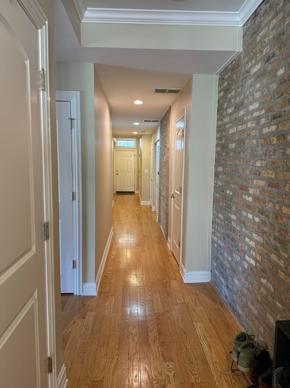 Building Photo - 1215 W Sunnyside Ave