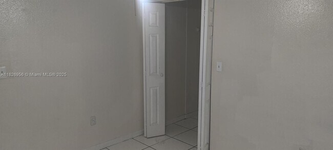 Building Photo - 5100 SW 41st St
