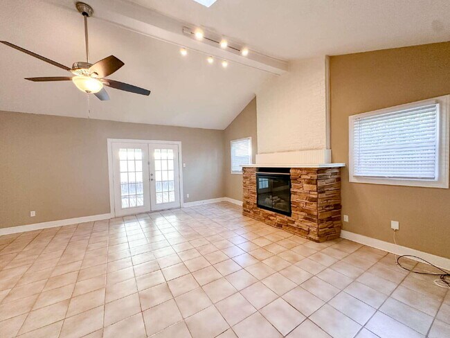 Building Photo - 2614 32nd St