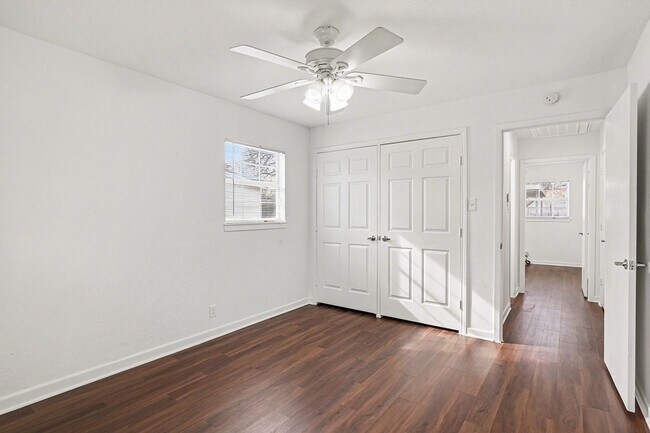 Building Photo - 2209 Barbell Ln