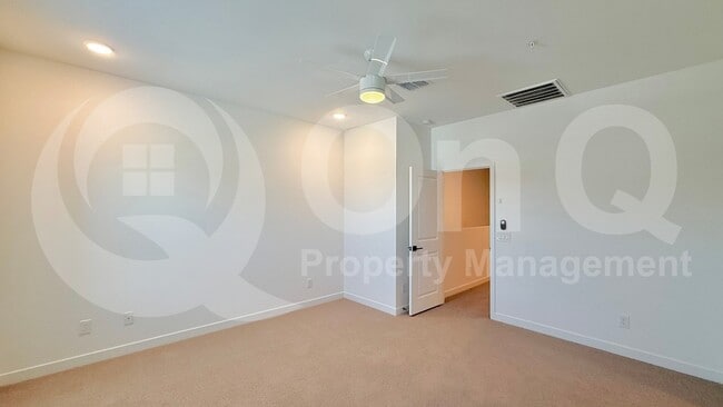 Building Photo - 2746 W Red Fox Rd