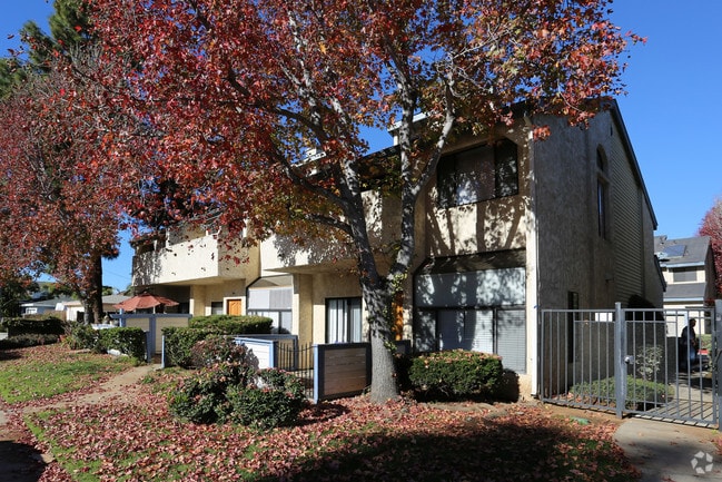 Building Photo - Chinquapin Landing