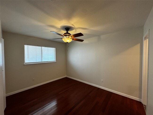 Building Photo - 5907 Garden Oaks Dr