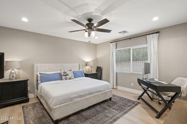 Building Photo - 3515 E Piccadilly Rd