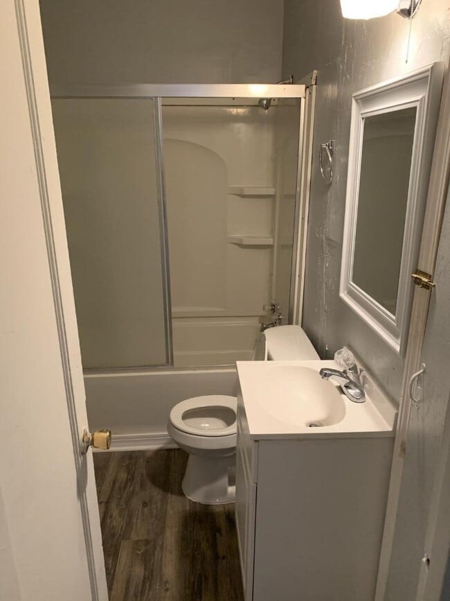 Building Photo - 512 Morrison Ave