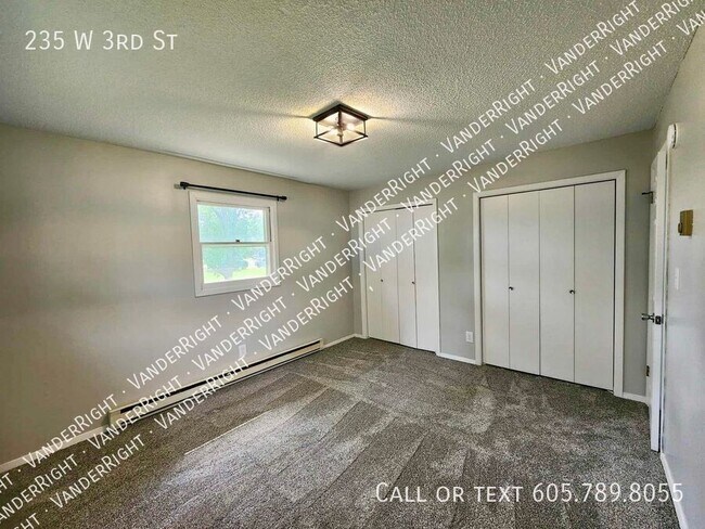 Building Photo - 235 W 3rd St-