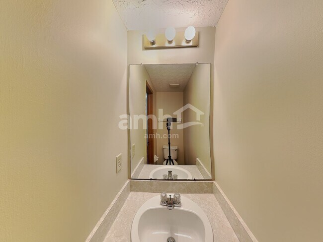 Building Photo - 6647 Hilmar Dr