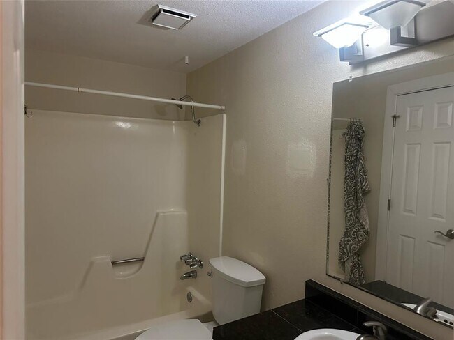 Building Photo - 1217 1/2 W 39th St