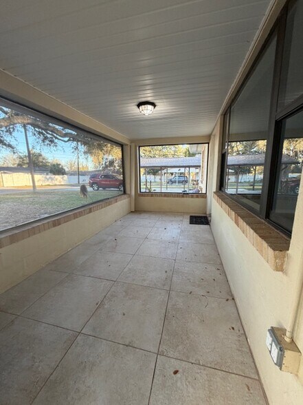 Large Front Patio - 3215 Roscoe Ave