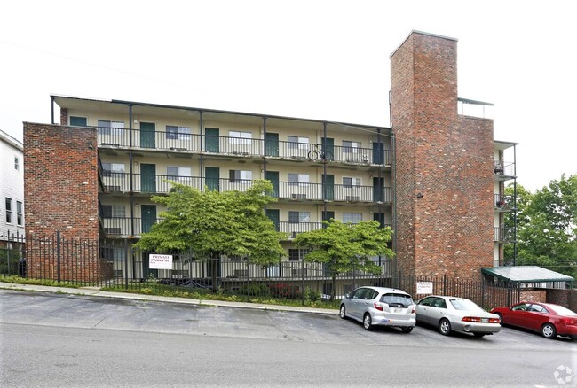 Building Photo - Fantastic deal on 1Bed/1Ba at Evian Towers!  $1000 per month