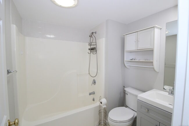 Building Photo - 67 Scofield Ave