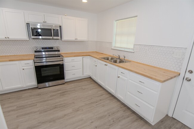 Building Photo - 9210 St Lo Rd