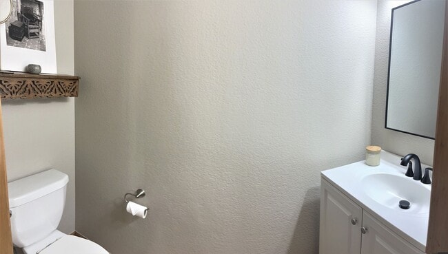 Building Photo - Stetson Hills Spacious Stunner! 4 bed, 3 bath, loft, and 3,100+sqft