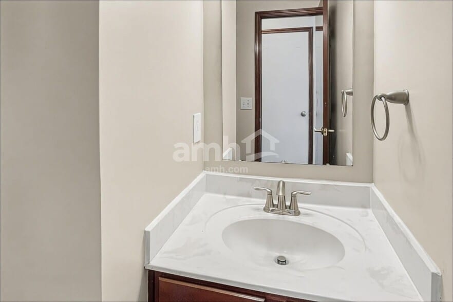 Building Photo - 5829 Sharets Dr