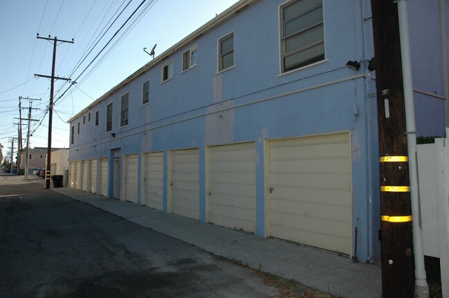 Building Photo - 2010 Ocean Park Blvd