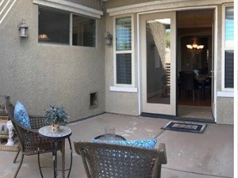 Side Outdoor Seating Area - 1098 Columbus Way