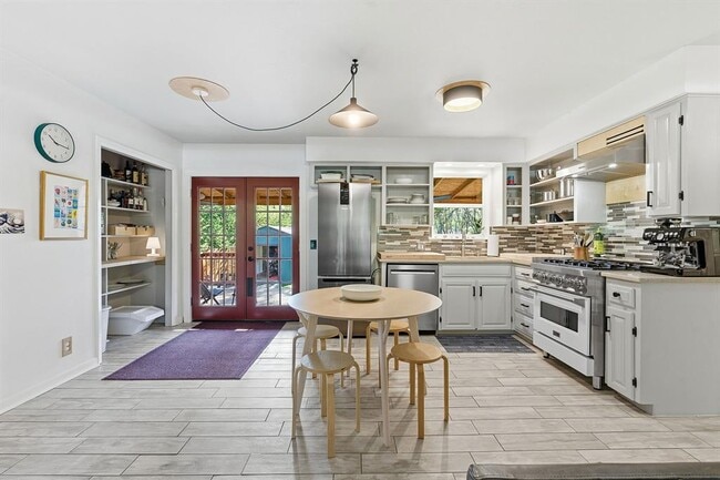 Building Photo - 8801 Redfield Ln