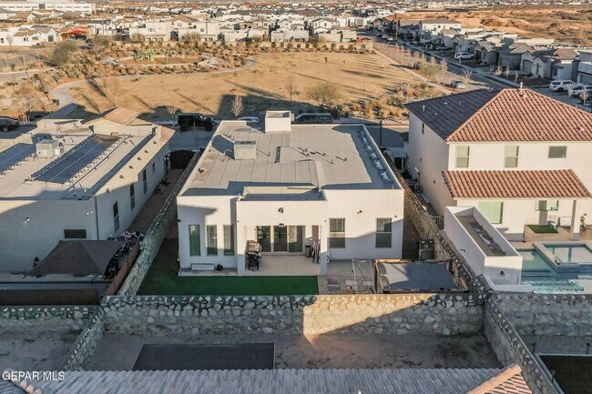 Building Photo - 905 Witton Pl