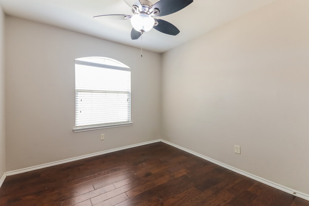 Building Photo - 2116 Meadow View Dr