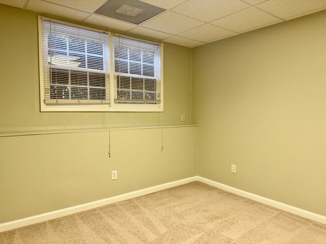 Building Photo - Home Sweet Dallas Home!