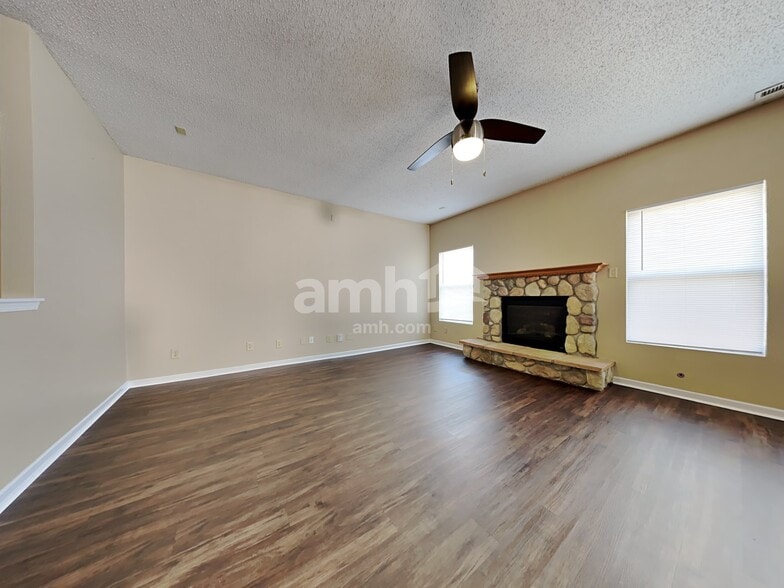 Building Photo - 936 Shenandoah Way