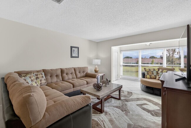 Building Photo - 13765 Flora Pl