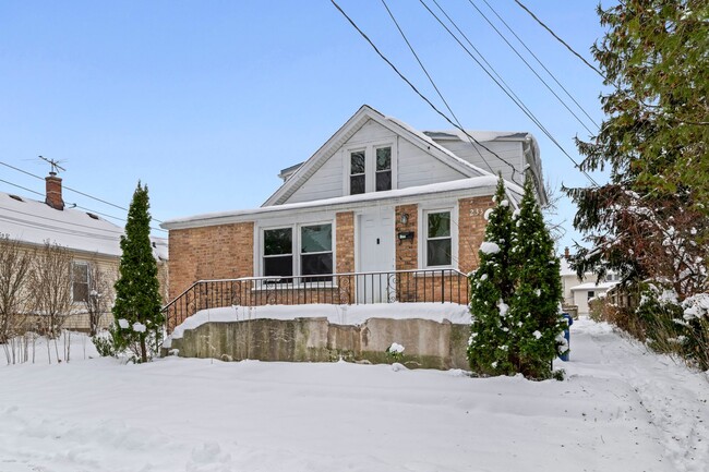 Building Photo - 233 Llewellyn Ave