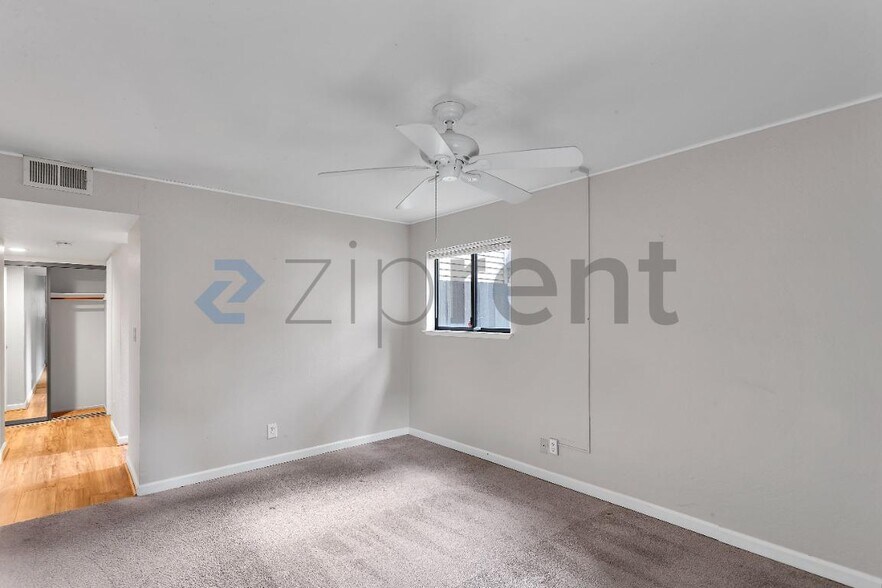 Building Photo - Unit 25