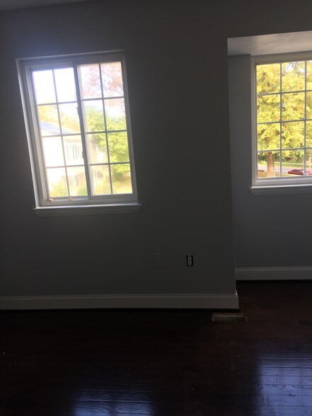 Building Photo - 11412 Waterbury Way