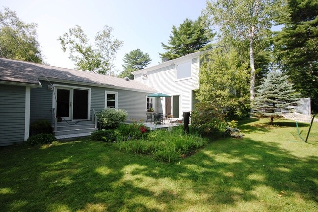 Building Photo - 3bd/2ba Waterfront House for Rent in Freep...