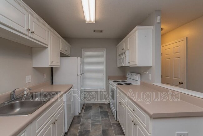 Building Photo - 7010 Antilles Dr