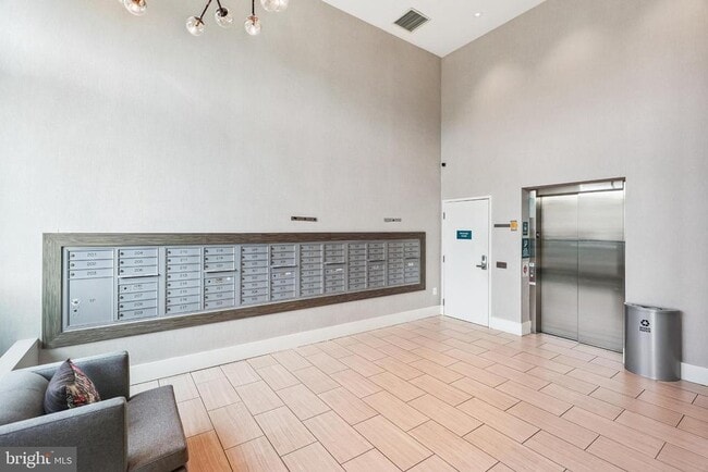 Building Photo - 989 S Buchanan St