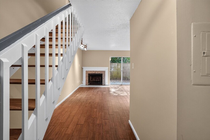 Building Photo - 6701 Dickens Ferry Rd