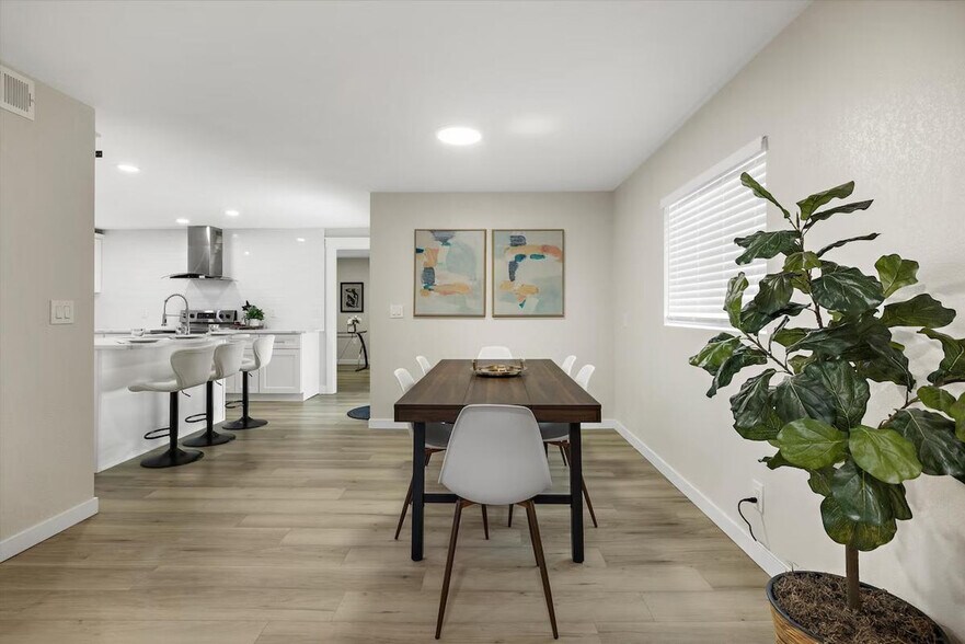 Building Photo - 2410 W Bruneau Pl