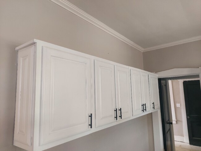 Building Photo - 1553 E McLemore Ave