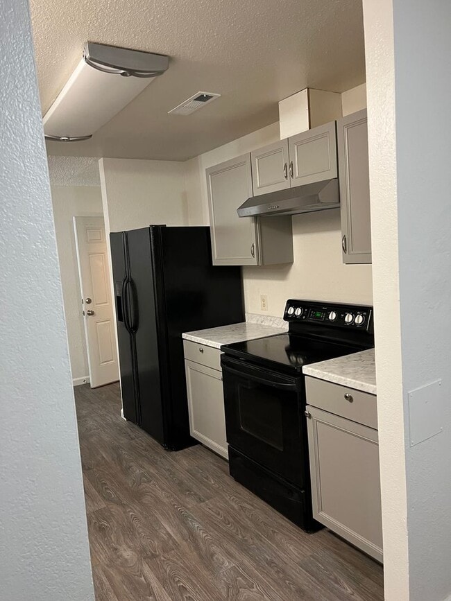 Building Photo - 3-bedroom, 2-bathroom home in Redding Upda...