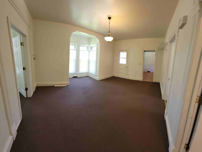 Building Photo - 915 W Highland St