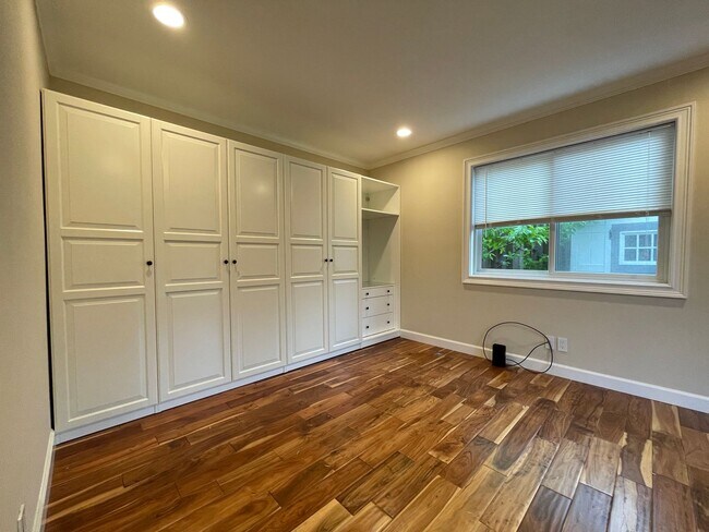 Building Photo - SUNNYVALE - Sunnyvale Updated 4-Bed, 2-Bat...