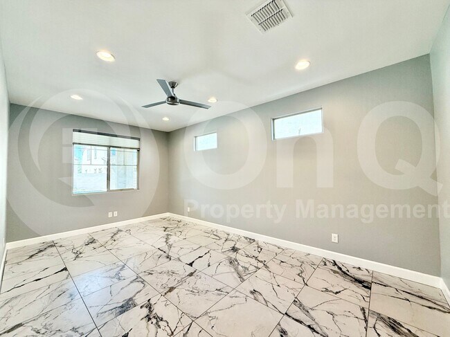 Building Photo - 262 E Lantana Dr