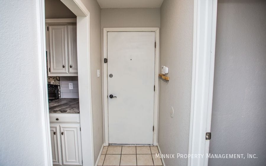 Building Photo - 3401 Essex Ave