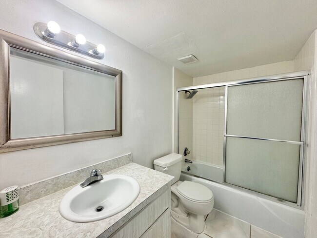 Building Photo - Buckeye Condo | Pool & Lake View | Ground Floor