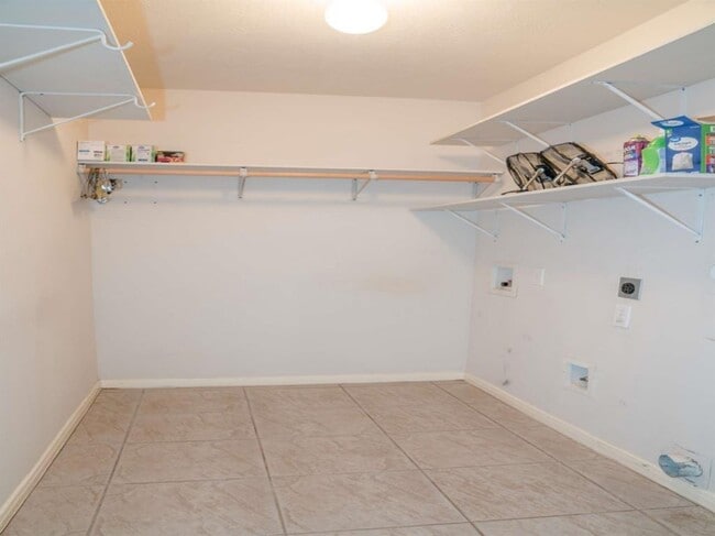 Building Photo - 3638 Desert Run Dr