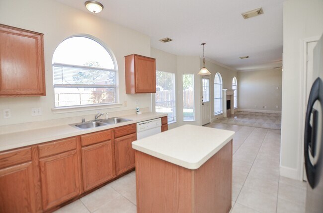 Building Photo - 21210 Woodland Green Dr