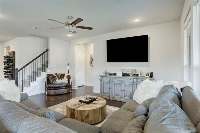Building Photo - 3208 Bravo Dr
