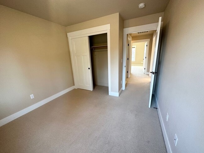 Building Photo - Super Cute 3 Bedroom with Bonus/Office in SE Portland Home!