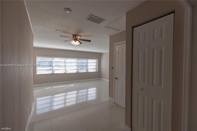 Building Photo - 4 br, 3.5 bath House - 4905 Harrison St # ...